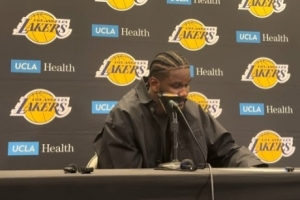 惜字如金!艾顿参加赛后发布会接受采访 三句话回答记者三个问题 配图