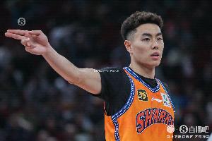 卢伟：李添荣受伤之后主动去练体能和力量 现在的他信心很足 配图