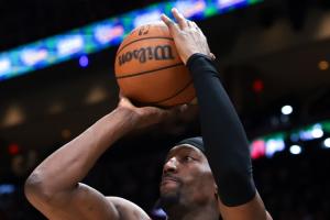 太猛了！阿德巴约半场狂轰43分 比个人此前单场得分纪录还高2分 配图