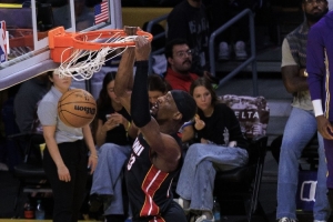 斯波:你能预料到詹姆斯能砍61分 但阿德巴约的一切都是拼出来的 配图