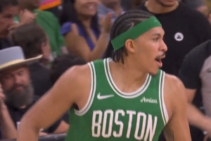 兄弟对决！迪伦·哈珀急停中投弹进 小罗恩·哈珀转换三分回应！ 配图