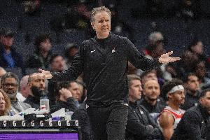 被阿德巴约轰下83分!记者:把奇才降级到发展联盟 配图