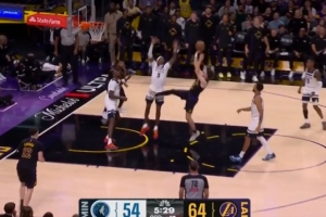 火力压制！拉拉维亚抢断 里夫斯反击打成2+1助湖人扩大领先 配图