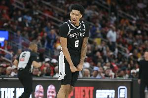 手动@乌度卡！哈珀：此前打火箭 我们连续跑了15次一摸一样的战术 配图