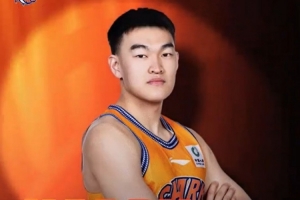 继续为热爱全力以赴!祝上海男篮球员董灏24岁生日快乐 配图