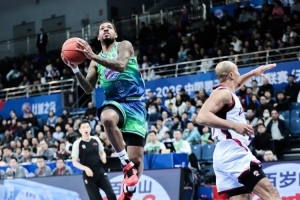 常规赛丨第二阶段开门红!先行者主场102-95力克浙江稠州金租 配图