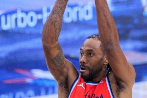 里程碑!伦纳德快船生涯三分命中数达675 超越雷迪克升至队史第3 配图