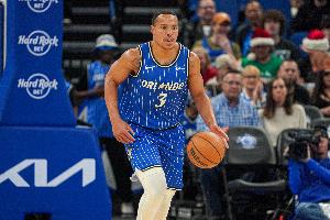 横冲直撞!贝恩首节各种冲筐 出战9分钟&5中4拿到8分2板2助 配图