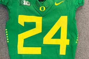 科比外甥杰特·华盛顿大学改穿24号球衣！是26届橄榄球五星高中生 配图