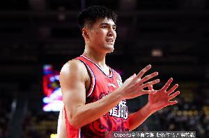 没啥存在感！陈国豪替补20分钟3中0仅拿2分2板2助 3次犯规 配图