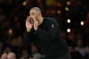 乌度卡:我们很多球员就是站在原地 既不抢篮板也不及时回防 配图