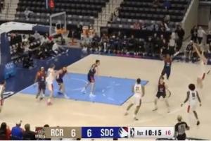 火力全开！杨瀚森一上来就连续进攻 2分钟3中3连得7分 配图