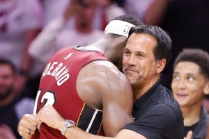 阿里纳斯:若阿德巴约79分时被换下 他整个生涯都会遗憾&怨恨教练 配图