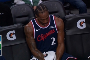 可以歇歇了！战神卡子哥连砍18分打停森林狼 浑身都是汗！ 配图