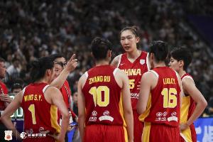 媒体人:中国女篮特点没发挥出来 想用内线优势结果发现不是很强 配图