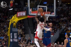 冲击篮筐！阿门篮下接球强攻得手 但加罚也丢了 配图