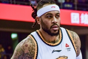 沈阳日报:辽篮第二阶段取开门红 士气大振 为打翻身仗增添了自信 配图