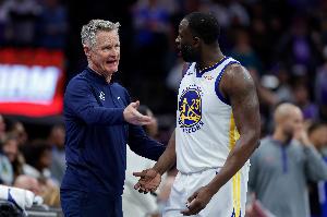 科尔：依然相信追梦 他为我们赢得了无数比赛&他知道自己在做什么 配图