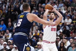 解说：谢泼德在场还让杜兰特持球 乌度卡对KD有执念&在高原缺氧？ 配图