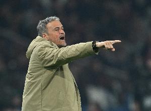 恩里克:我们坚持自己的比赛方式,次回合很艰难但目标仍是赢球 配图