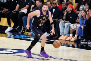 NBA彩经:湖人轻取公牛 雷霆击败绿军 太阳拿下步行者 配图