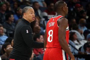 快船27-11期间战胜的强队:湖人/火箭/森林狼/活塞各2次 尼/掘1次 配图