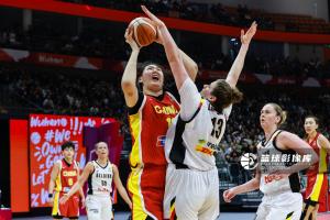 经得起考验！张子宇无解内线进攻18分钟贡献20+11 正负值+9 配图