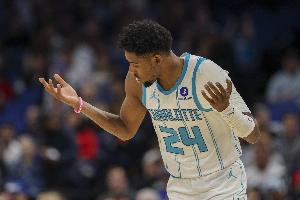 布兰登·米勒单赛季连续44场投进三分 超“大胡子”成黄蜂队史第1 配图