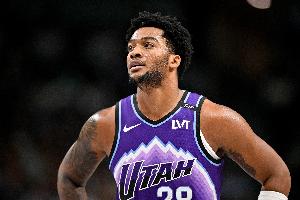 外线神准！爵士首节三分10投8中 命中率高达80% 配图