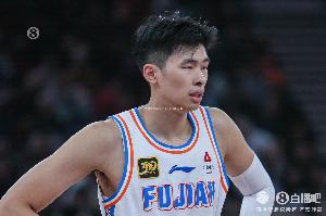 获得球权不多！邹阳6中2&罚球5中4得8分 拼抢积极抢7板1断 配图