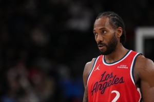 解说：伦纳德赛季最佳阵容保二争一？今天他打得森林狼不能自理 配图