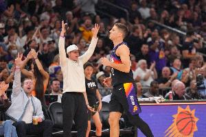 吉莱斯皮达成单赛季200记三分球!太阳队史第五人! 配图