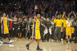 路威：科比退役战开打前就知道要出手60次 81分最后7分也都是罚球 配图