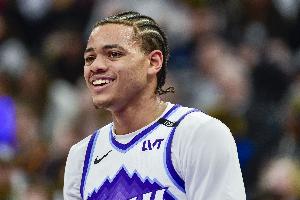 传统艺能?爵士官方:基昂特·乔治右腿筋拉伤 本场将不会回归 配图