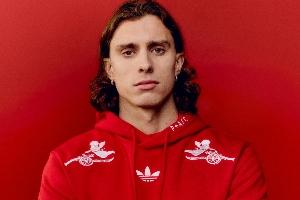 阿森纳今日正式发布阿迪达斯x阿森纳xPlaces+Faces三方联名系列 配图