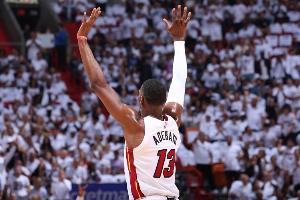 韦德:人们想象中的83分该是暴扣&干拔&各种高难度 而不是43罚球 配图