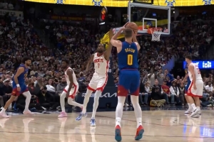 火力全开！布劳恩连续三分命中 掘金领先19分轰停火箭 配图