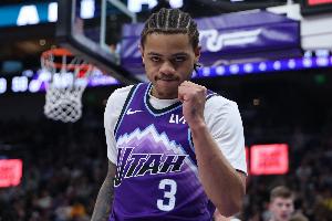 爵士主帅:只知道乔治的腿筋出了问题 他和我说伤的挺严重的 配图