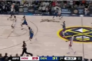 和瓦兰比百米呢？申京加速狂奔快下接球扣篮得分 配图