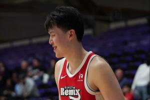 末节继续加油~杨瀚森左右开勾统治内线 3节12中12砍G联盟新高27分 配图