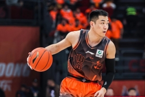 高诗岩:第二阶段会有各种困难 望球迷多包容 一起为山东篮球努力 配图