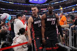 帕森斯:NBA有30-40人比阿德巴约更有可能砍83分 比如希罗 配图