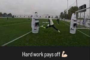 神反应挡出奥赖利捅射!库尔图瓦晒平时训练视频:努力终有回报 配图