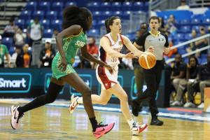 克拉克美国女篮首秀替补砍17分12助 一数据仅次于王思雨排历史第2 配图