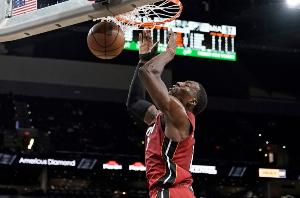 路威:当阿德巴约距离历史如此之近时当然会全力以赴 这无可厚非 配图