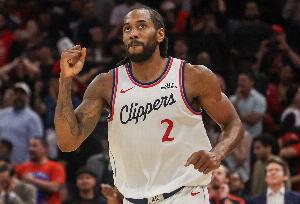 这赛季很顶！伦纳德单赛季5次单场40+ 队史第三人 配图