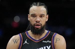 奥特:狄龙已经可以拆掉护具进行一些恢复训练 但无身体对抗 配图