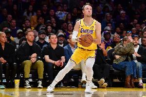 板凳乏力！湖人轰下142分 替补合计仅贡献5分&肯纳德7中1 配图