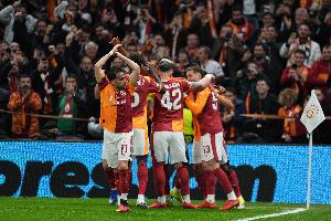 记者:如果欧冠淘汰利物浦,加拉塔萨雷球员将获得创纪录奖金 配图