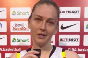 比利时核心梅斯曼谈张子宇：每个球队都得适应她 她已经统治内线 配图